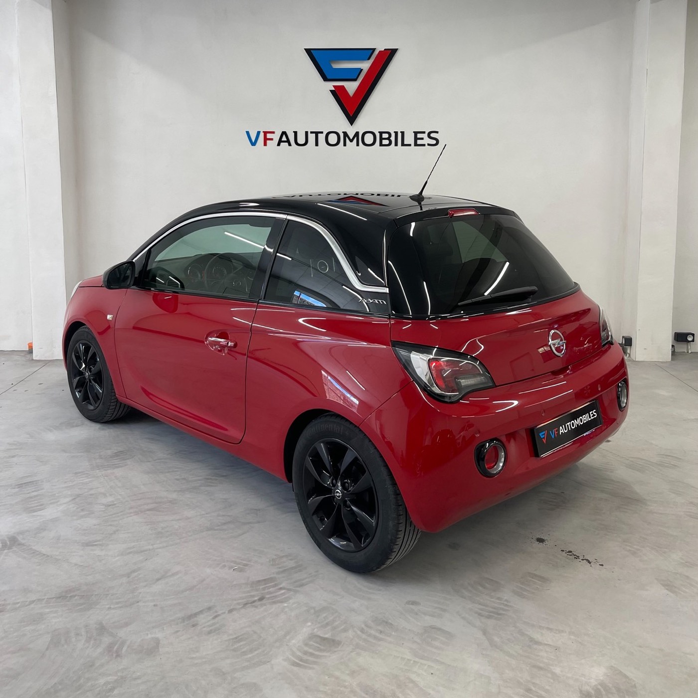 Opel Adam rouge, vue arrière
